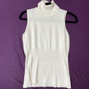 Medium White Sleeveless Turtleneck